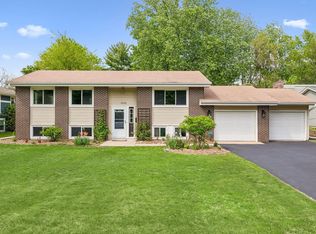 3216 W 85th St, Bloomington, MN 55431