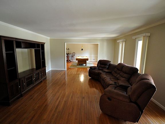 Entertainment & Family Rooms