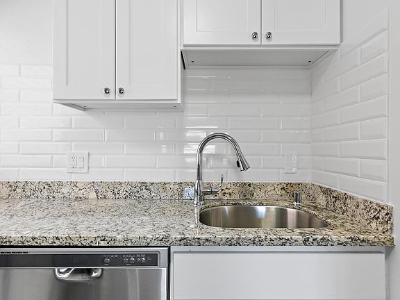 5th image of 461 Thornally Dr