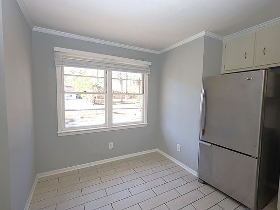 4th image of 1709 Azalea Dr #A