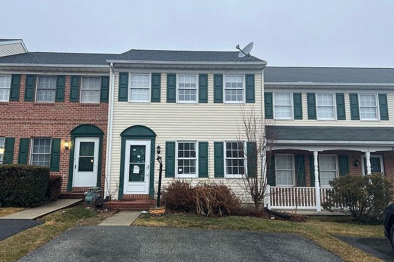 1st image of 295 Robin Hill Cir