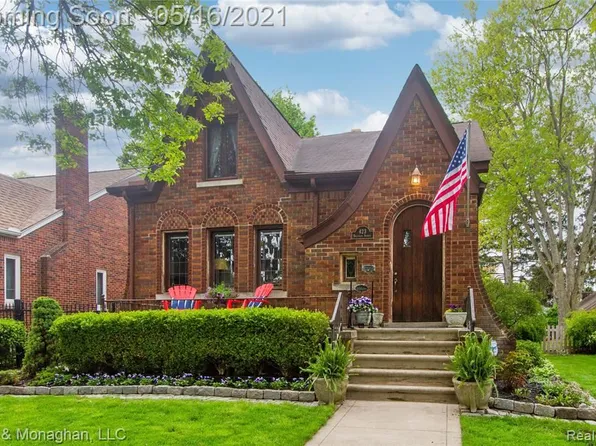 423 Belanger St, Grosse Pointe Farms, MI 48236