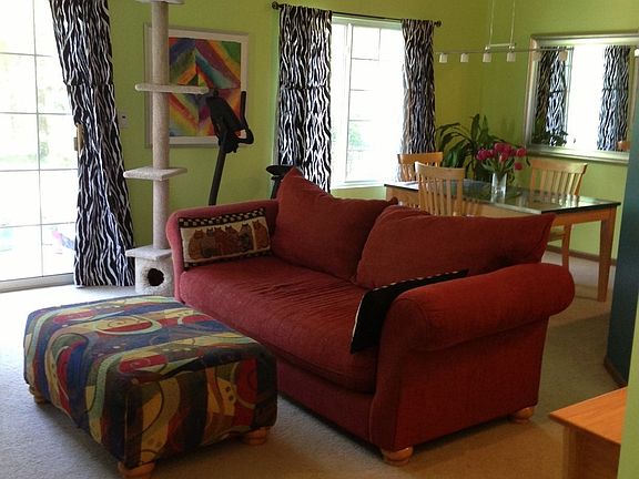 3rd image of 273 Windsor Ct Unit B