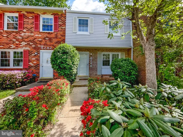 4244 Embassy Dr, Woodbridge, VA 22193