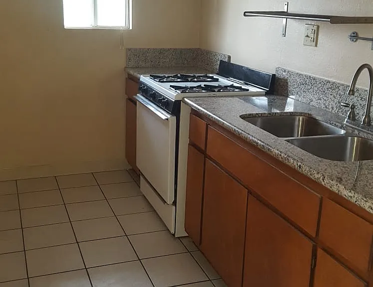 209 N Verdugo Rd — Photo 3