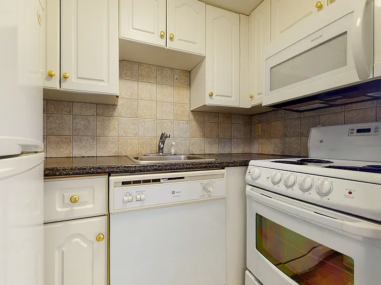 341 Maclaren St — Photo 20