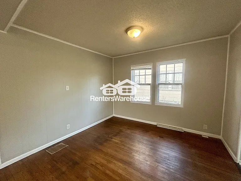 2846 Myrtle Ave — Photo 8