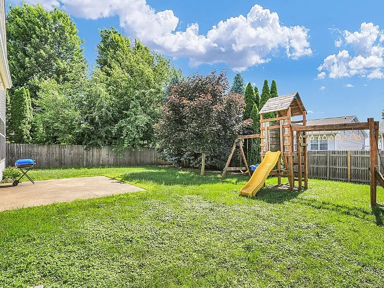 709 Indigo Dr — Photo 31