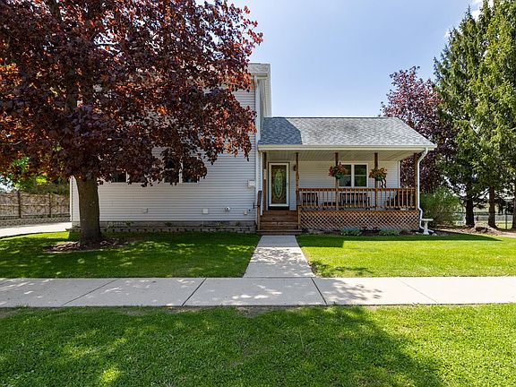 2nd image of 605 Maple St
