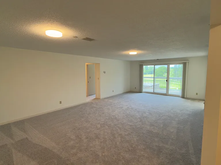 Chelsea Condos — Photo 8