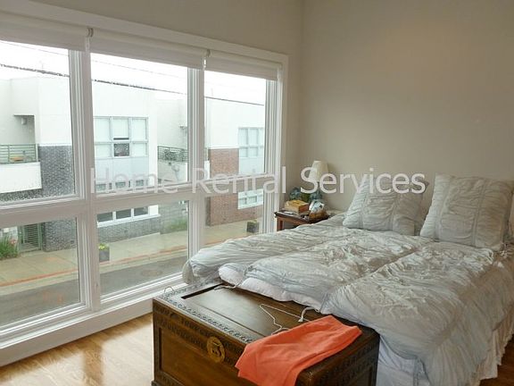 5th image of 531 Oak St Unit 11