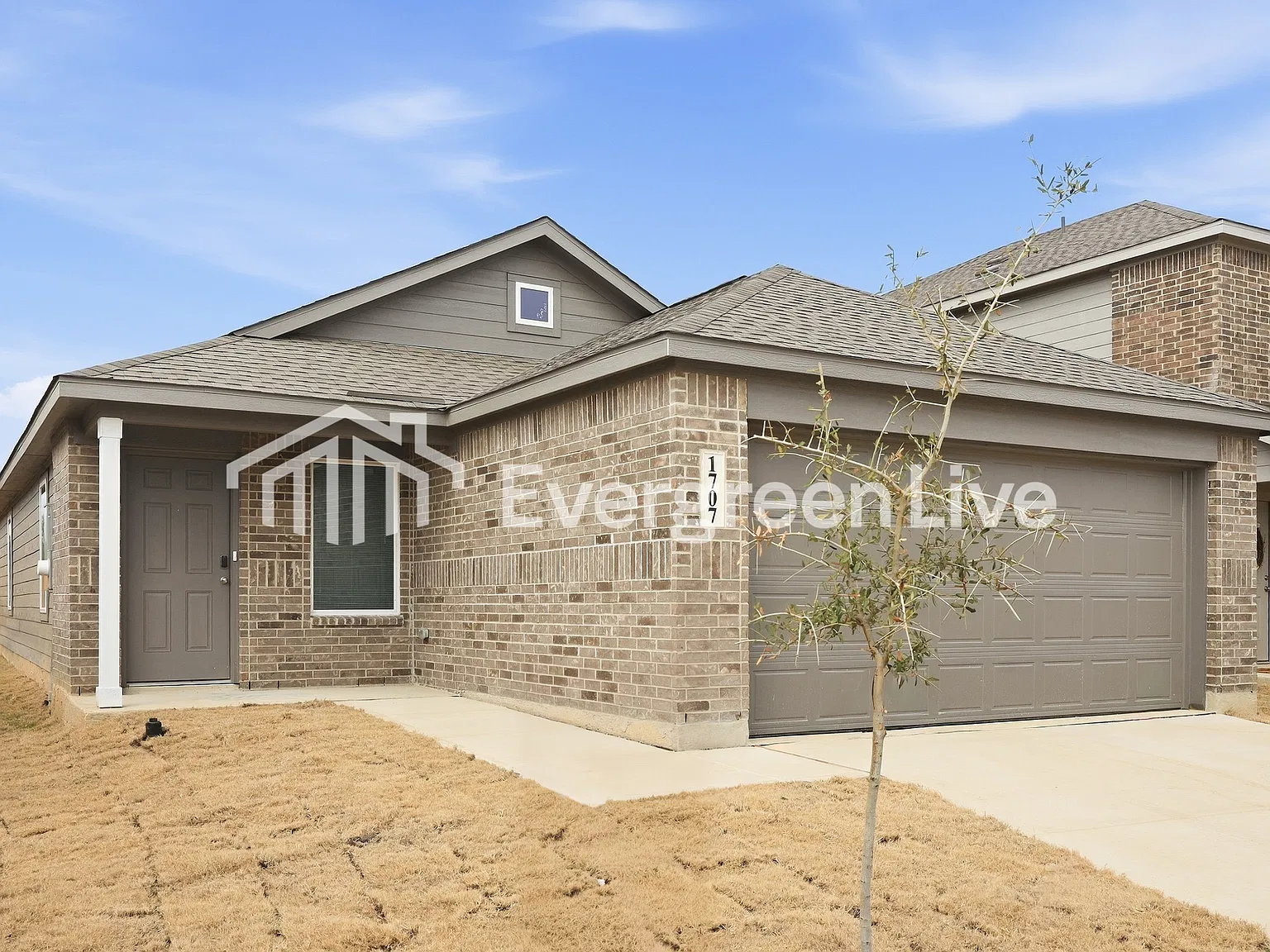 4 bed, 2.0 bath, 1600 sqft, $1,470 — Photo 2
