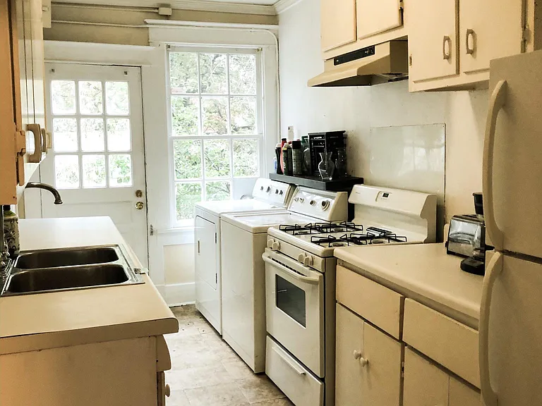 836 Arlington St #B — Photo 3