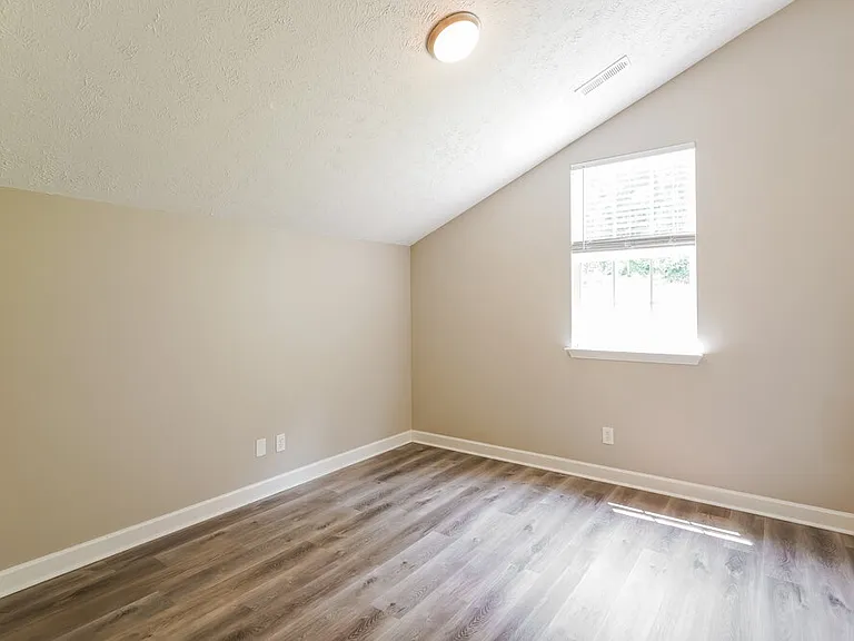 685 Belgium Dr — Photo 12