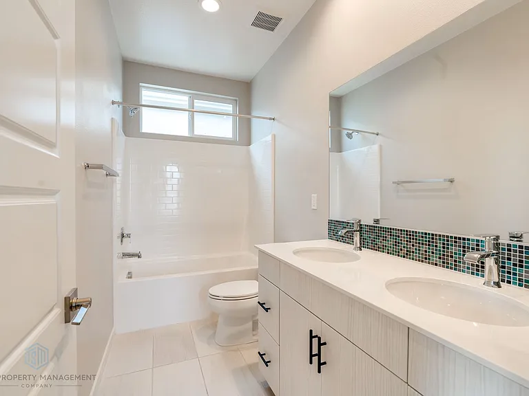10910 Scottsbluff Dr — Photo 6