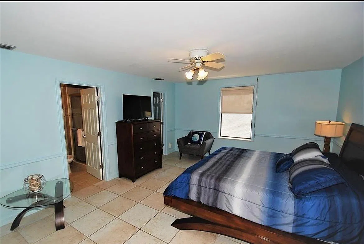 112 E Cora Lee Dr — Photo 2