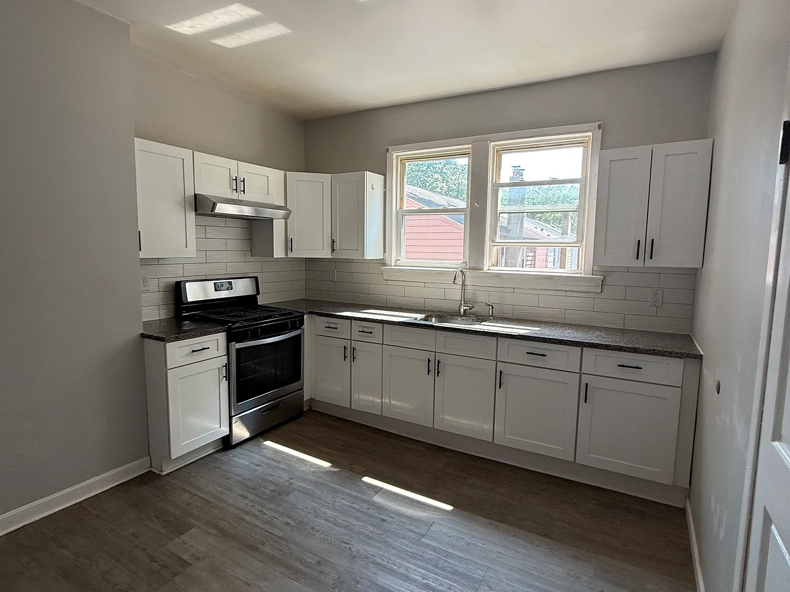 2 bed, $1,900 — Photo 2