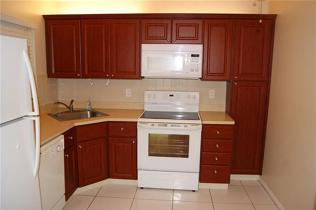 2 bed, 2.0 bath, 982 sqft, $2,250 — Photo 4