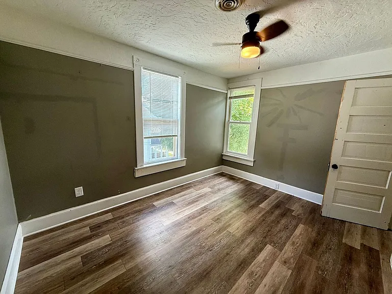 710 Lincoln St — Photo 13