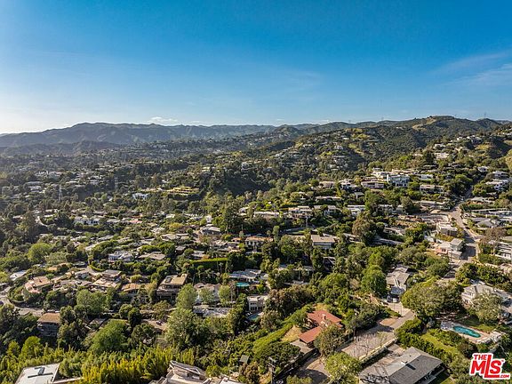 5th image of 741 N Tigertail Rd