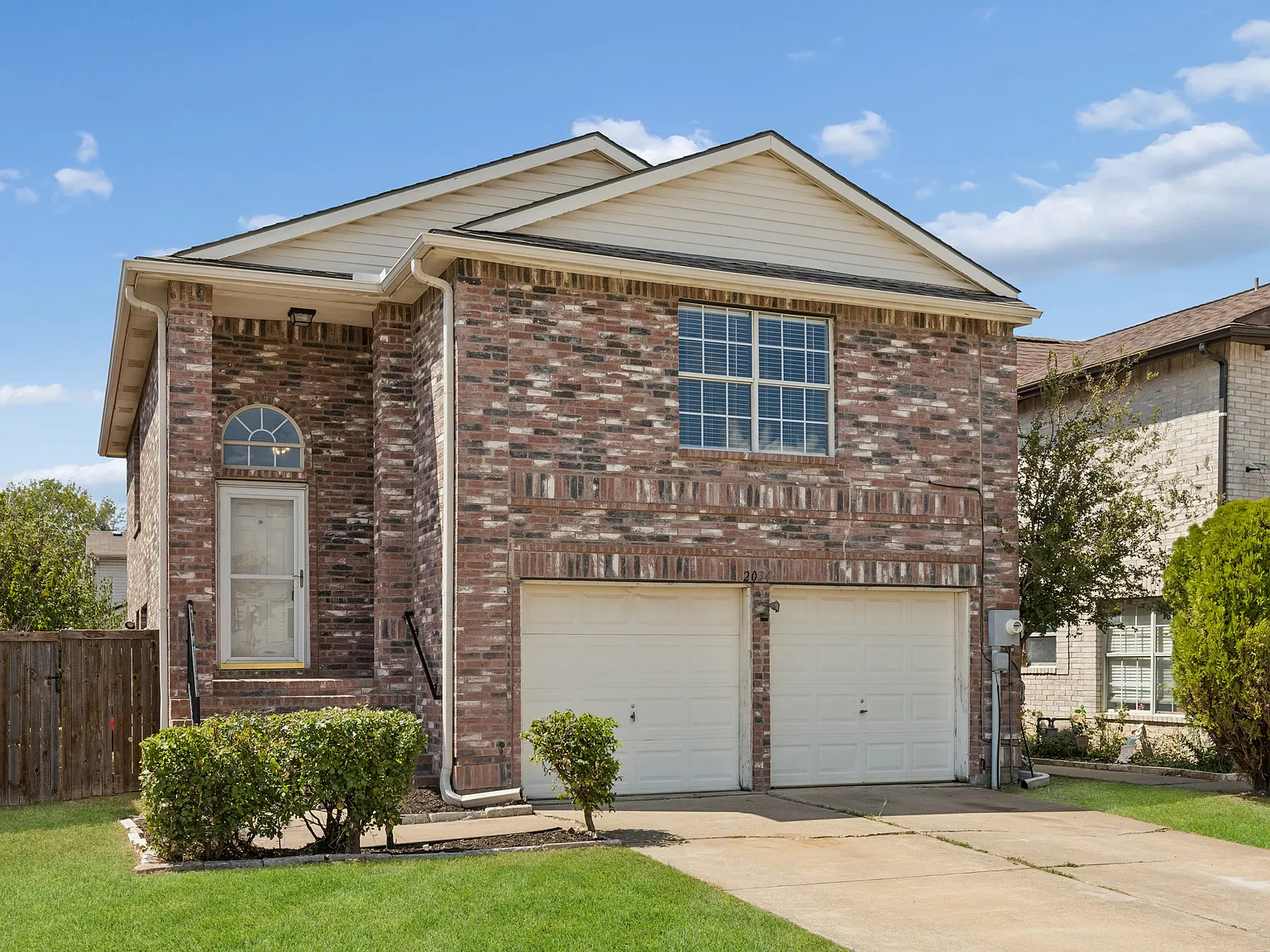 3 bed, 1799 sqft, $2,325 — Photo 2