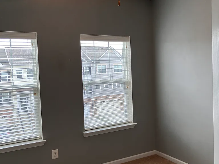 Kingsley Dr — Photo 1