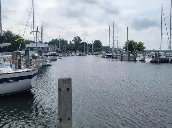 1200 Lakeshore Dr #14, Muskegon, MI 49441