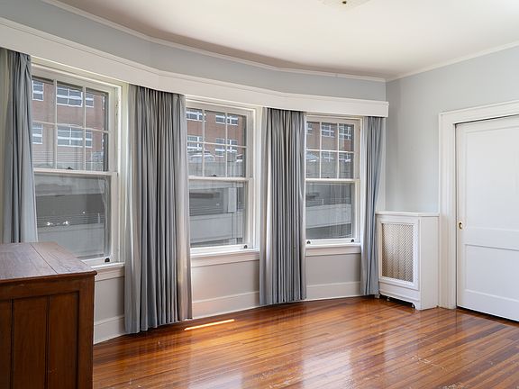 3rd image of 823-825 Columbia St #3