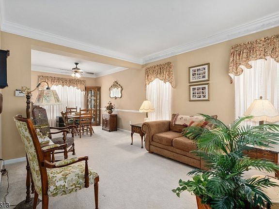 3rd image of 464 Hamilton Dr
