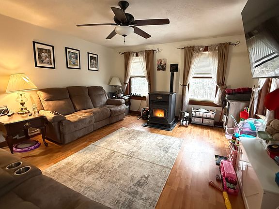 5th image of 390 Goodwin Road