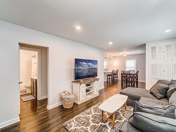 4th image of 2454 Glendale Cir SE