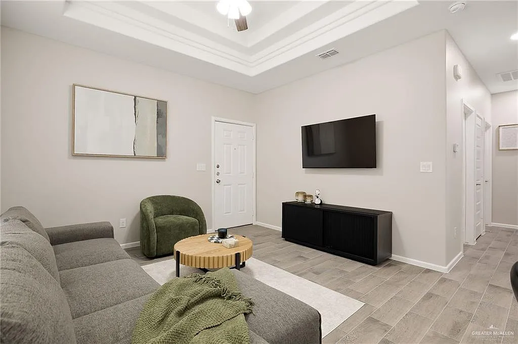 2504 E Harrison Ave — Photo 2