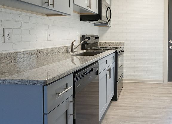 3rd image of 1494 Memorial Dr #D1
