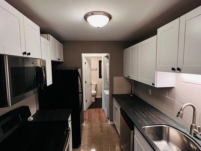 566 Somerset Ln #7 — Photo 7