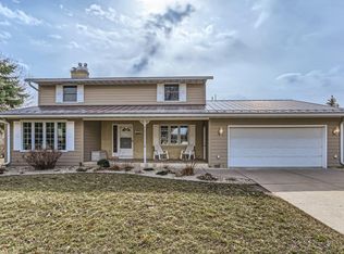 2325 Skyline Dr, Bloomington, MN 55425