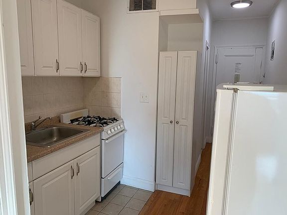 4th image of 401 E 83rd St APT 4a