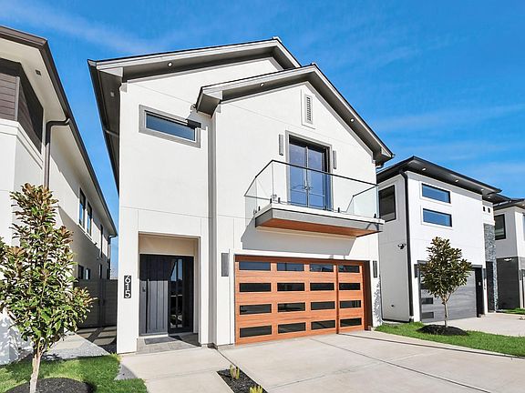 2nd image of 615 Rolling Oaks