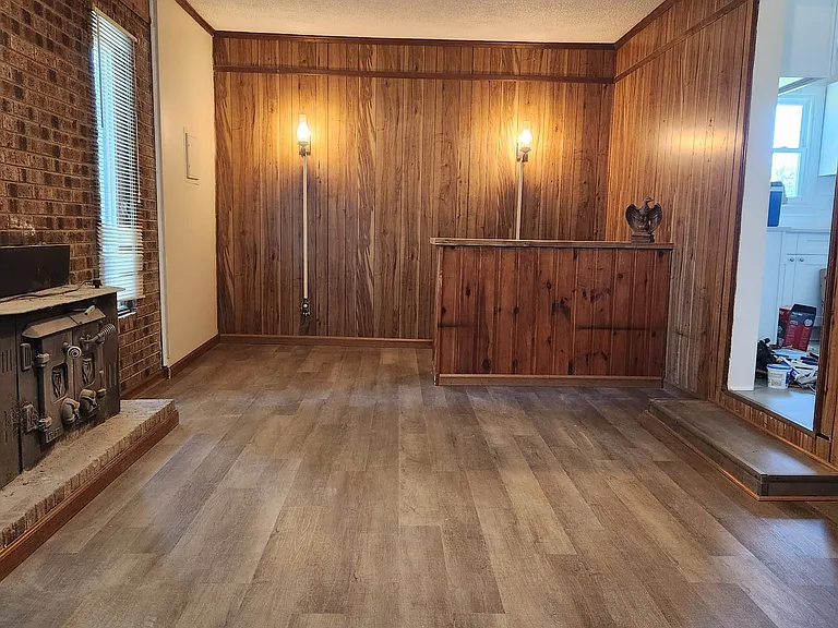 405 Woodberry Dr — Photo 2
