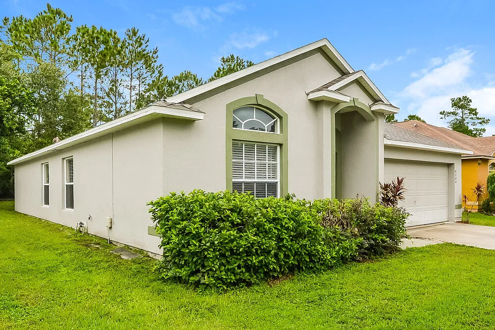 4 bed, 2.0 bath, 1841 sqft, $2,330 — Photo 3