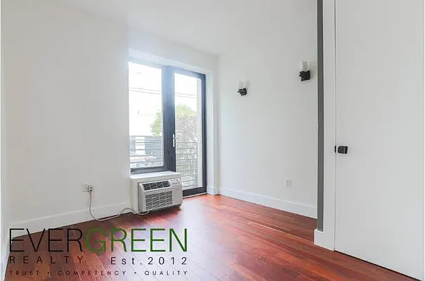 Rented by Evergreen Apartments BK | media 27