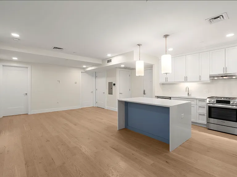301 Border St #402 — Photo 2