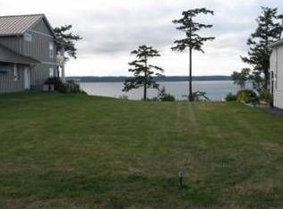 41 Edgewater Dr, Camano Island, WA 98282