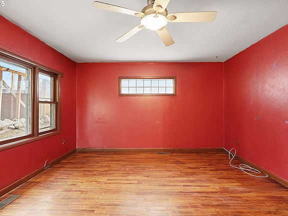 5th image of 319 W 13th St