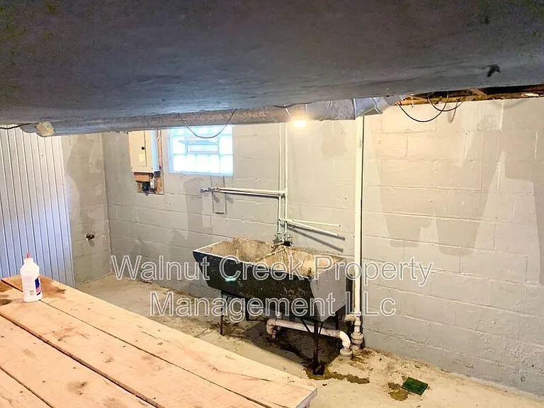 1911 E 34th St — Photo 18