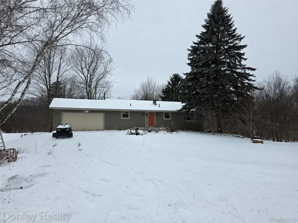6453 Mack Rd, Howell, MI 48855