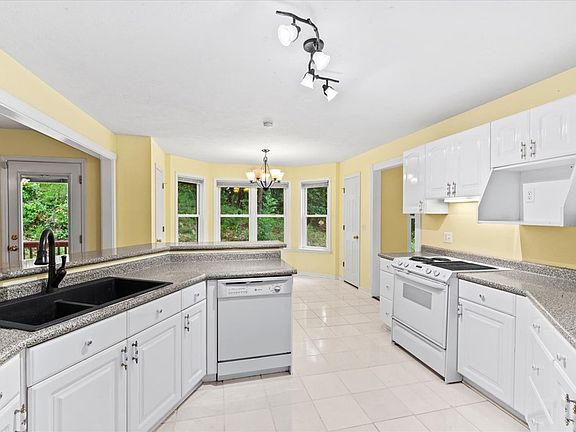 3rd image of 3218 Leona Dr