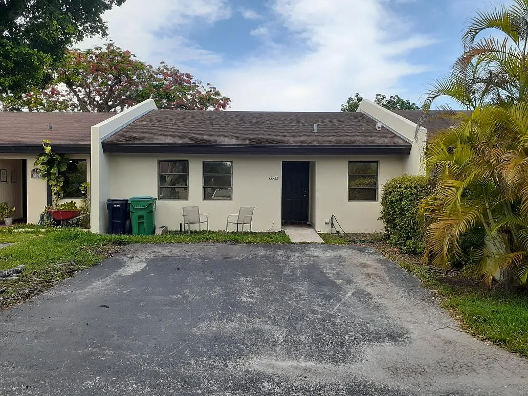 SW 52nd Ln, Miami — Photo 1
