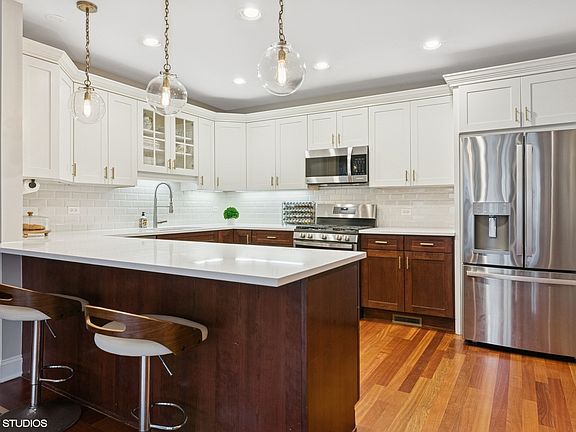 5th image of 1427 W Warner Ave #1E