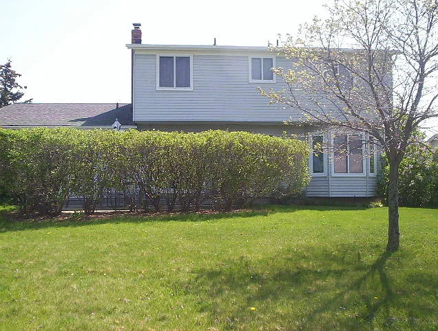 4 bed, 2.5 bath, 2028 sqft, $2,100 — Photo 2