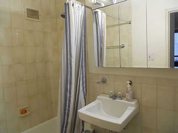 4th image of 210 E 47th St APT 5B
